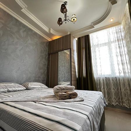 Nukri'S Apartment Батуми Екстериор снимка