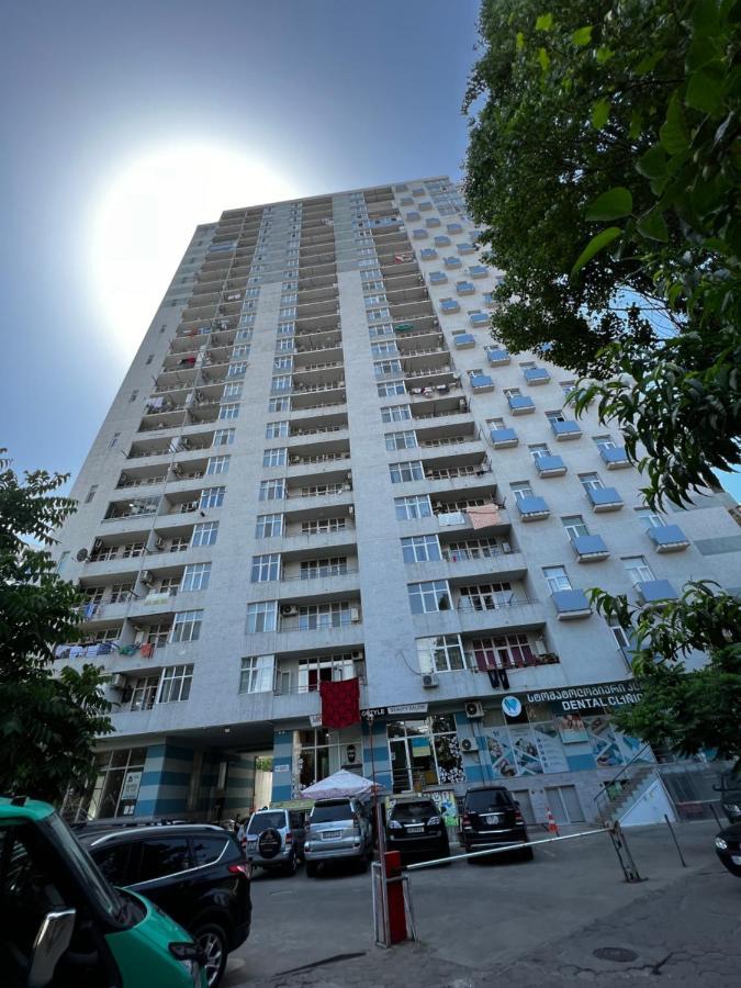 Nukri'S Apartment Батуми Екстериор снимка